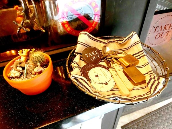 TAKE OUT burger & cafe:TAKE OUT 美式餐廳