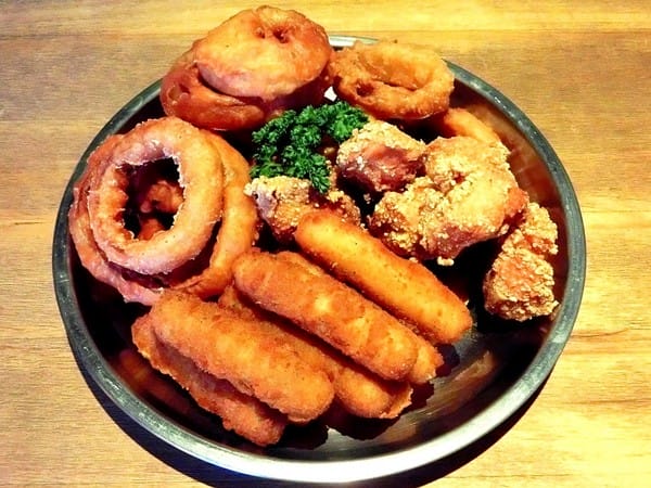 TAKE OUT burger & cafe:TAKE OUT 美式餐廳