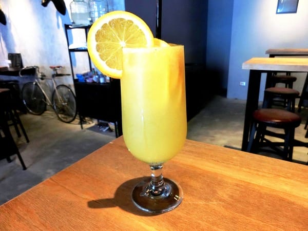 TAKE OUT burger & cafe:TAKE OUT 美式餐廳