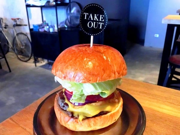TAKE OUT burger & cafe:TAKE OUT 美式餐廳