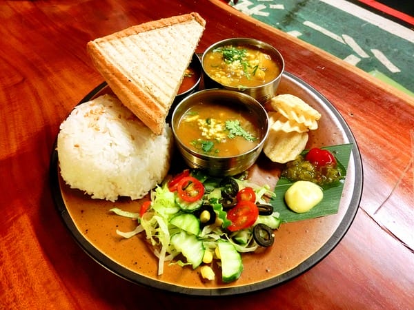 3 Idiots Toast& Curry:3 Idiots Toast& Curry