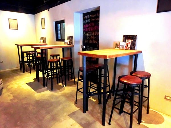 TAKE OUT burger & cafe:TAKE OUT 美式餐廳