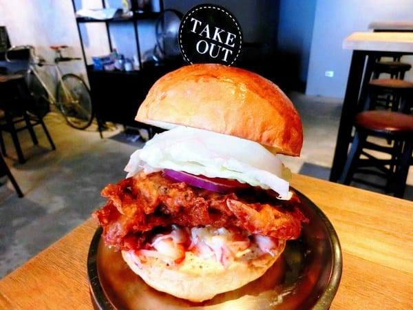 TAKE OUT burger & cafe:TAKE OUT 美式餐廳