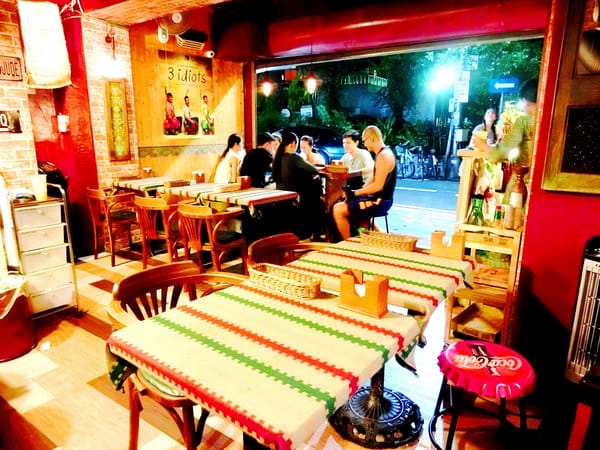 3 Idiots Toast& Curry:3 Idiots Toast& Curry