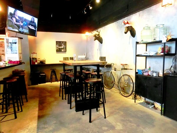 TAKE OUT burger & cafe:TAKE OUT 美式餐廳