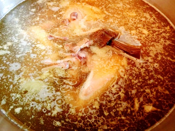 頂級香檳茸養生燉雞湯:頂級香檳茸養生燉雞湯