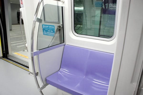 桃園機場捷運:「中壢場」搭桃園機捷挑戰未知旅程-用盲旅玩轉桃園