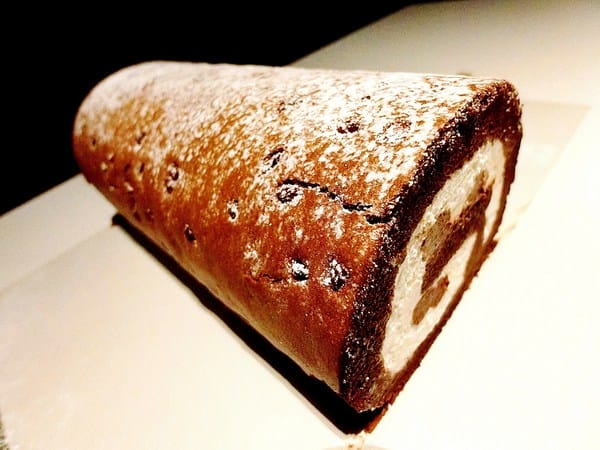 橙色食品:橙色食品。法芙娜巧克力蛋糕捲