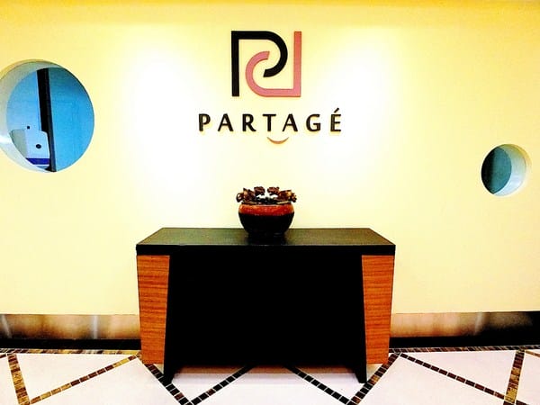 橙色食品:橙色食品。法芙娜巧克力蛋糕捲