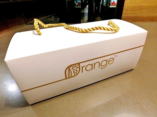 橙色食品:橙色食品。法芙娜巧克力蛋糕捲