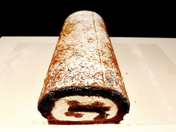 橙色食品:橙色食品。法芙娜巧克力蛋糕捲