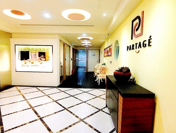 橙色食品:橙色食品。法芙娜巧克力蛋糕捲