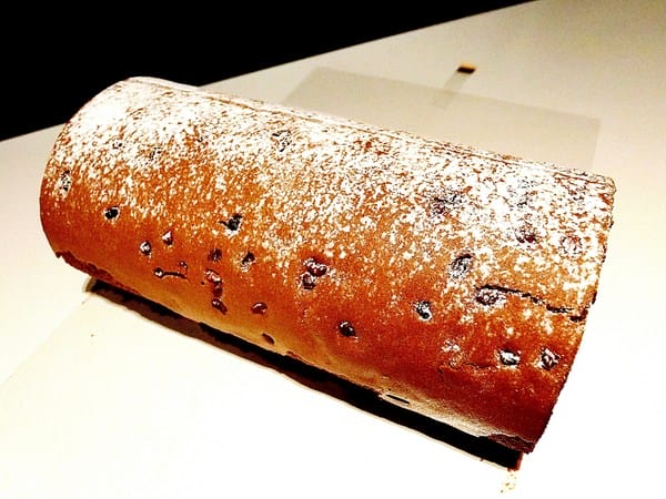 橙色食品:橙色食品。法芙娜巧克力蛋糕捲