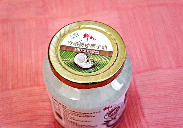 半天水事業股份有限公司:鮮剖100%純天然冷壓初榨椰子油