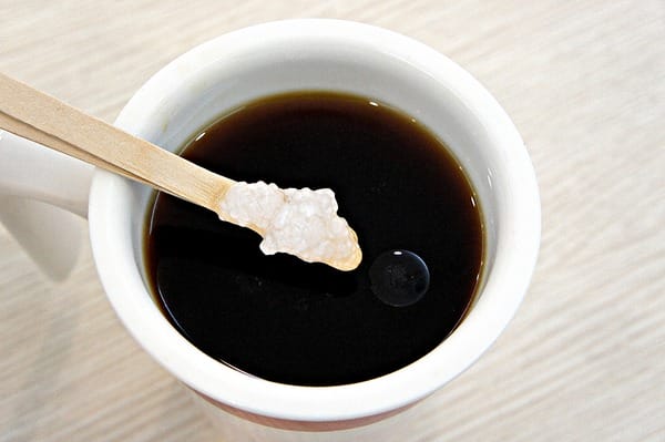 半天水事業股份有限公司:鮮剖100%純天然冷壓初榨椰子油