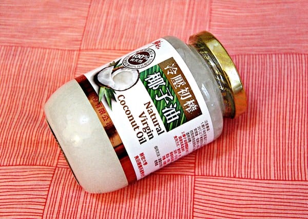 半天水事業股份有限公司:鮮剖100%純天然冷壓初榨椰子油