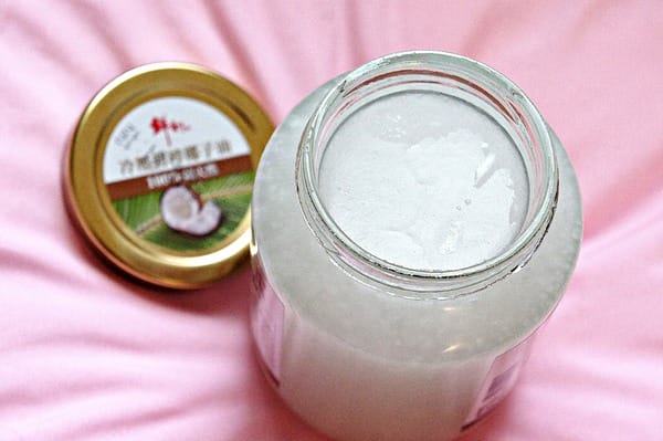 半天水事業股份有限公司:鮮剖100%純天然冷壓初榨椰子油