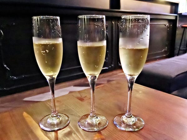 Smith酒藏:【Smith酒藏】 紅酒白酒香檳。500元無限暢飲。捷運忠孝復興站