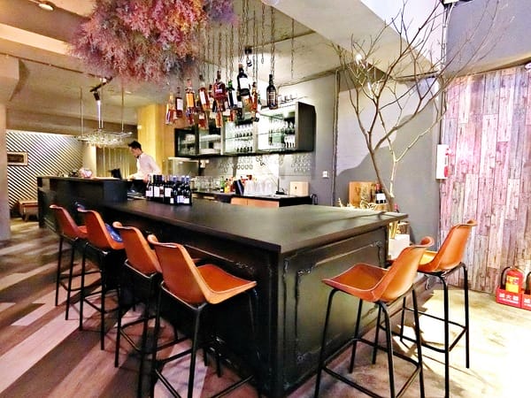 Smith酒藏:【Smith酒藏】 紅酒白酒香檳。500元無限暢飲。捷運忠孝復興站