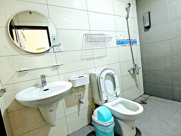 睡袋山豬背包客棧:睡袋山豬背包客棧。台東住宿