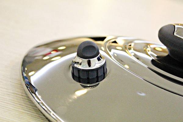 FJ飛捷義大利生活館:【FJ飛捷義大利生活館】新科技快鍋—炒鍋。義大利原裝進口。保用50年的高級快鍋!