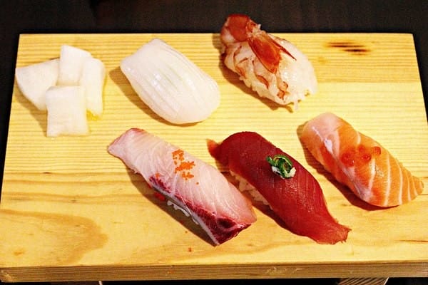 元月食堂:【元月食堂】樹林美食日式料理。生魚片。日式蓋飯推薦