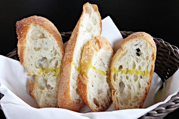 ABV閣樓餐酒館景觀餐廳:【ABV閣樓餐酒館景觀餐廳】板橋府中站。世界精釀啤酒。手工義大利麵