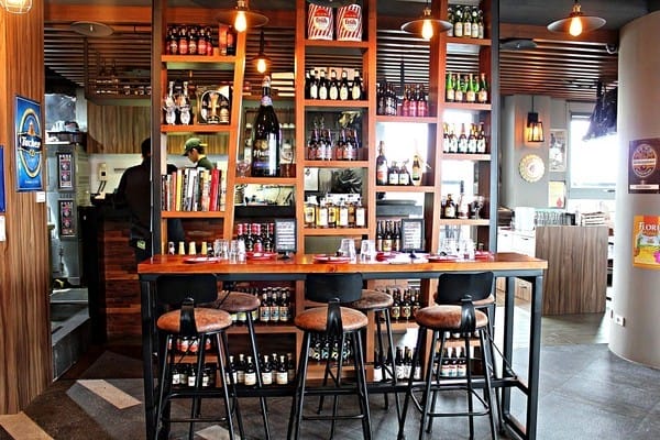 ABV閣樓餐酒館景觀餐廳:【ABV閣樓餐酒館景觀餐廳】板橋府中站。世界精釀啤酒。手工義大利麵