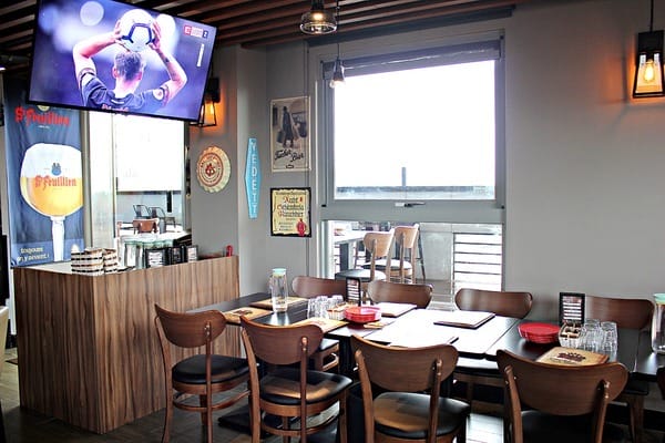 ABV閣樓餐酒館景觀餐廳:【ABV閣樓餐酒館景觀餐廳】板橋府中站。世界精釀啤酒。手工義大利麵