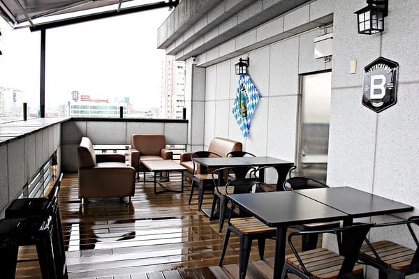 ABV閣樓餐酒館景觀餐廳:【ABV閣樓餐酒館景觀餐廳】板橋府中站。世界精釀啤酒。手工義大利麵