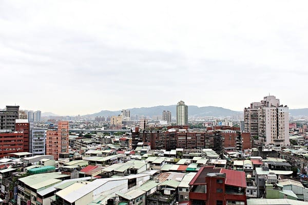 ABV閣樓餐酒館景觀餐廳:【ABV閣樓餐酒館景觀餐廳】板橋府中站。世界精釀啤酒。手工義大利麵