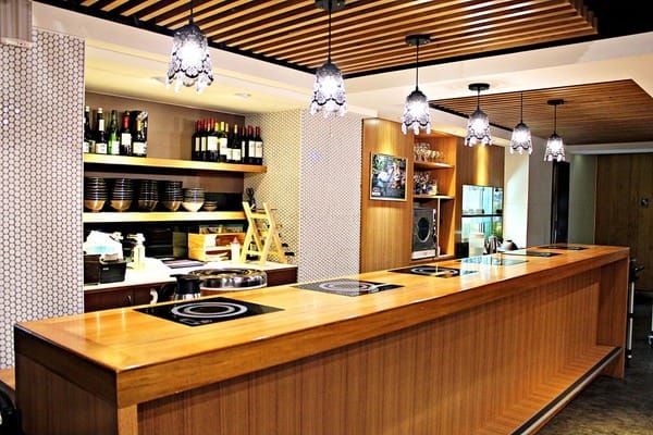 名流水岸民生館:【名流水岸民生館】高級精緻鍋物。招牌萬古燒料理