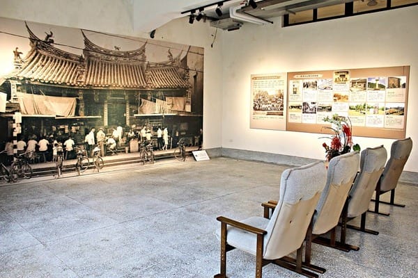 宜蘭人故事館:【宜蘭人故事館】永恆的蔣渭水。燈籠主題展覽。VR體驗館。波堡披薩Bobo Pizza。i-FRANCE 愛法餐廳