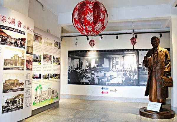 宜蘭人故事館:【宜蘭人故事館】永恆的蔣渭水。燈籠主題展覽。VR體驗館。波堡披薩Bobo Pizza。i-FRANCE 愛法餐廳