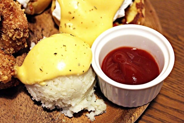 Toast Chat:【Toast Chat】早午餐。貓咪餐廳。捷運國父紀念館站