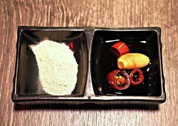 水貨 烤魚火鍋(新莊店):【水貨。新莊店】炭火烤魚。重慶手撕一隻雞。人氣排隊美食