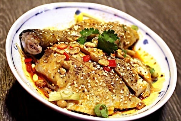 水貨 烤魚火鍋(新莊店):【水貨。新莊店】炭火烤魚。重慶手撕一隻雞。人氣排隊美食