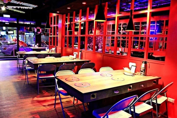 水貨 烤魚火鍋(新莊店):【水貨。新莊店】炭火烤魚。重慶手撕一隻雞。人氣排隊美食