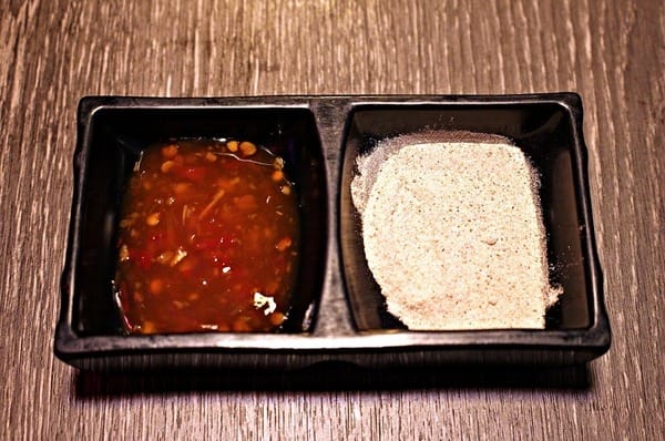 水貨 烤魚火鍋(新莊店):【水貨。新莊店】炭火烤魚。重慶手撕一隻雞。人氣排隊美食