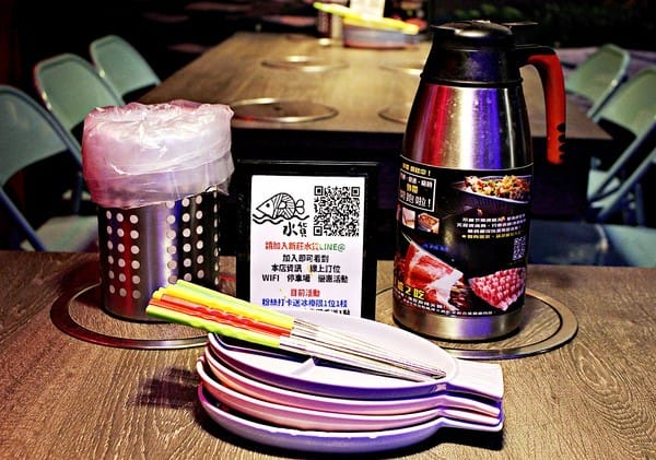 水貨 烤魚火鍋(新莊店):【水貨。新莊店】炭火烤魚。重慶手撕一隻雞。人氣排隊美食