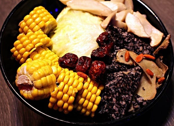 水貨 烤魚火鍋(新莊店):【水貨。新莊店】炭火烤魚。重慶手撕一隻雞。人氣排隊美食