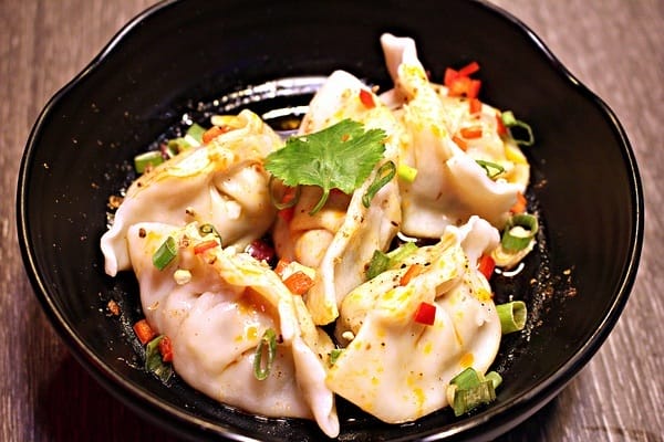 水貨 烤魚火鍋(新莊店):【水貨。新莊店】炭火烤魚。重慶手撕一隻雞。人氣排隊美食