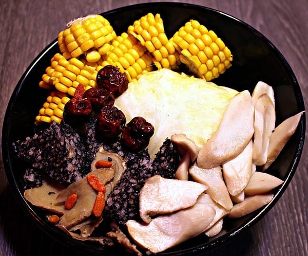 水貨 烤魚火鍋(新莊店):【水貨。新莊店】炭火烤魚。重慶手撕一隻雞。人氣排隊美食