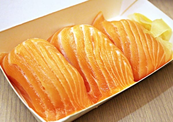 【松足養生館 康定店】全身按摩腳底按摩修腳皮。台北西門町三味食堂。鮭魚生魚片握壽司