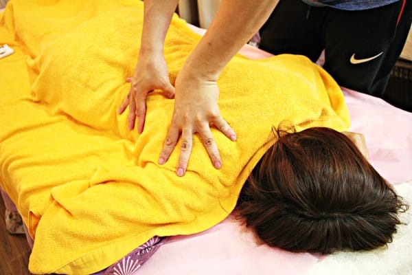 【松足養生館 康定店】全身按摩腳底按摩修腳皮。台北西門町三味食堂。鮭魚生魚片握壽司