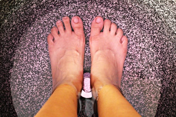 【松足養生館 康定店】全身按摩腳底按摩修腳皮。台北西門町三味食堂。鮭魚生魚片握壽司