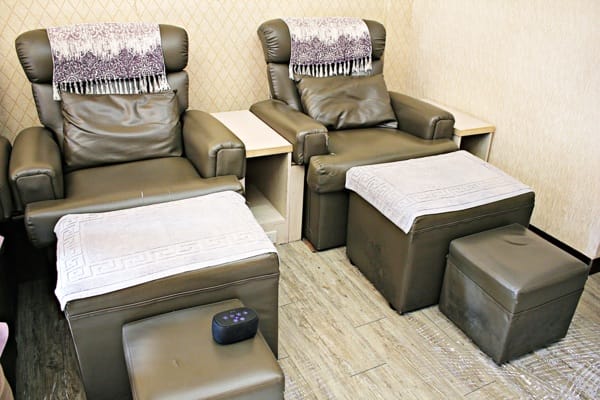 【松足養生館 康定店】全身按摩腳底按摩修腳皮。台北西門町三味食堂。鮭魚生魚片握壽司