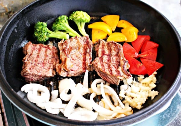 【摩堤MULTEE】28cm鑄鐵雙享鍋晶鑽藍。鑄鐵鍋推薦