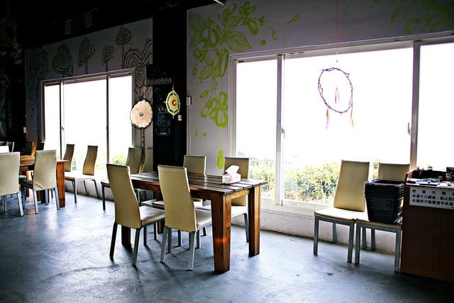 【沿海假期 coastal holiday】蘭嶼海景民宿餐廳酒吧。飛魚料理推薦。蘭嶼住宿推薦