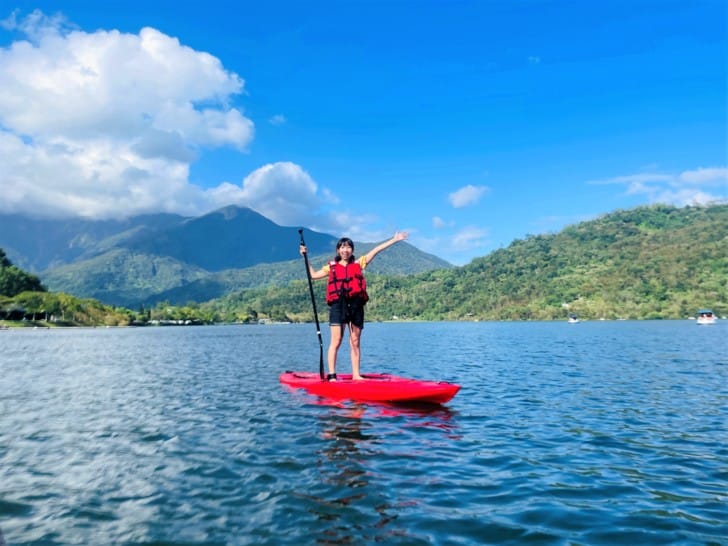 【潭心閣】花蓮鯉魚潭民宿螢火蟲住宿親子友善SUP立槳初體驗竟然在房間可以餵魚?!